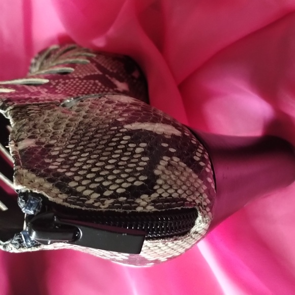 Tahari snakeskin open toe heel - Picture 4 of 6